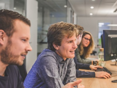 Werknemers van Websteen aan het werk