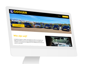 Laptop en telefoon met daarop de website van Autorijschool Gooijer