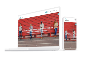 Laptop en telefoon met daarop de website van Astrid Warntjes Communicatie