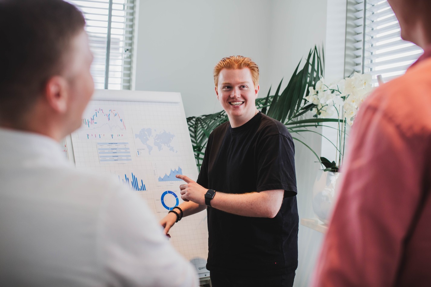 Een Online Marketeer van Websteen presenteert over zoekmachine optimalisatie.