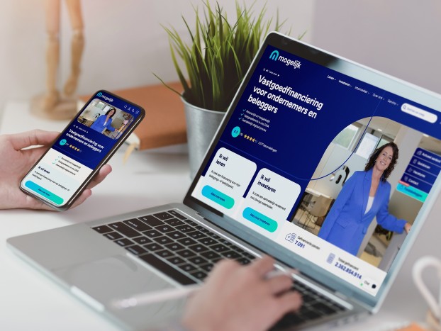 Macbook en iPhone met de website van Mogelijk Vastgoedfinanciering in beeld