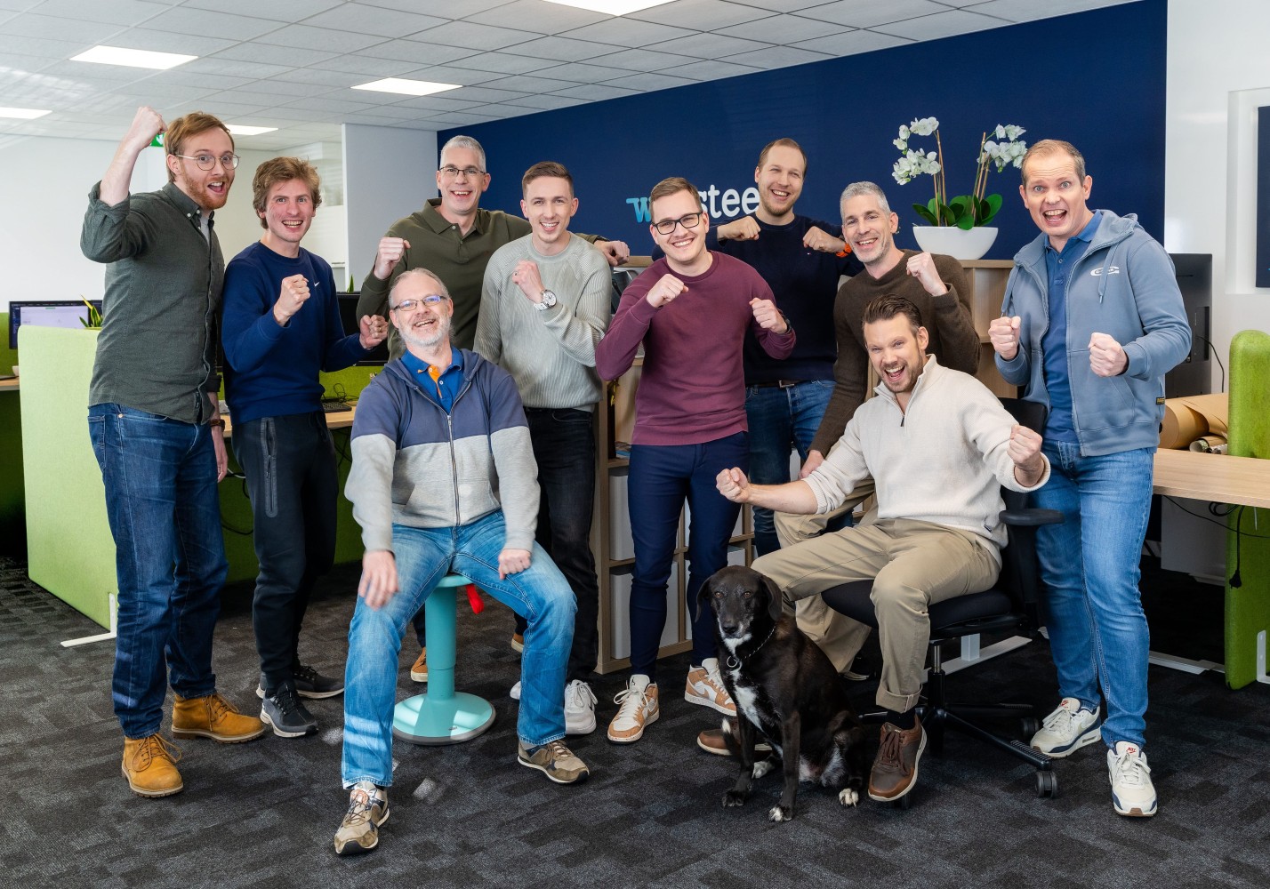 Groepsfoto van alle medewerkers van Websteen met Eelco in de spotlight