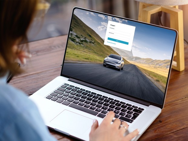 A laptop with the web application for PrismaFleet