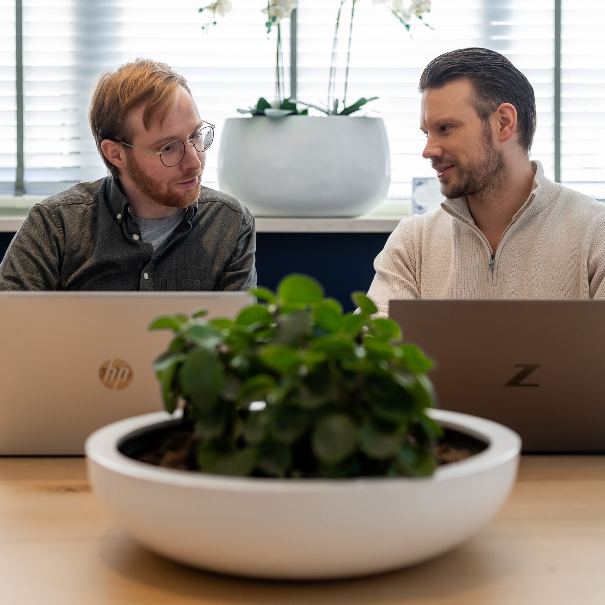 Lennart en Wesley praten over het eenvoudige CMS van Websteen