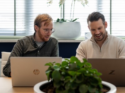 Medewerkers van Websteen leggen E-E-A-T-principe uit